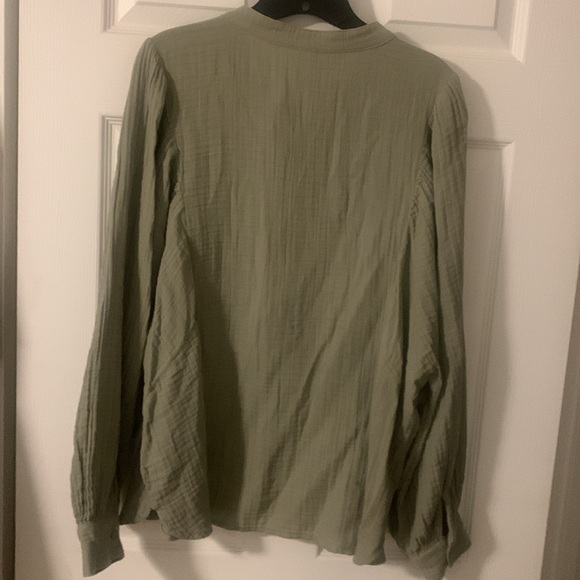 Tops👚 - Picture 2 of 4